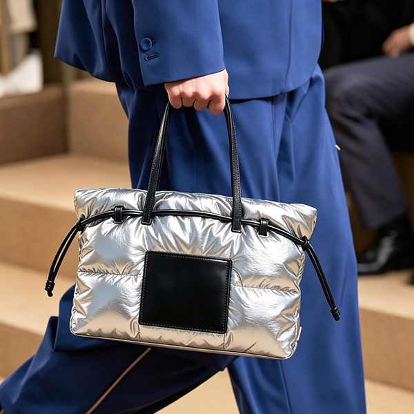 Why are the bags used by youngers becoming increasingly light and puffy nowadays